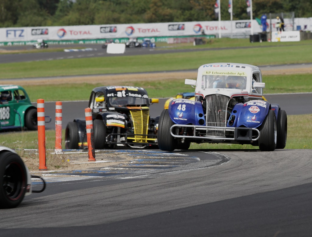 I andet løb havde Frederik Nymark en fed kamp med Lasse Rolighed.
(Foto: Motorsporten.dk)